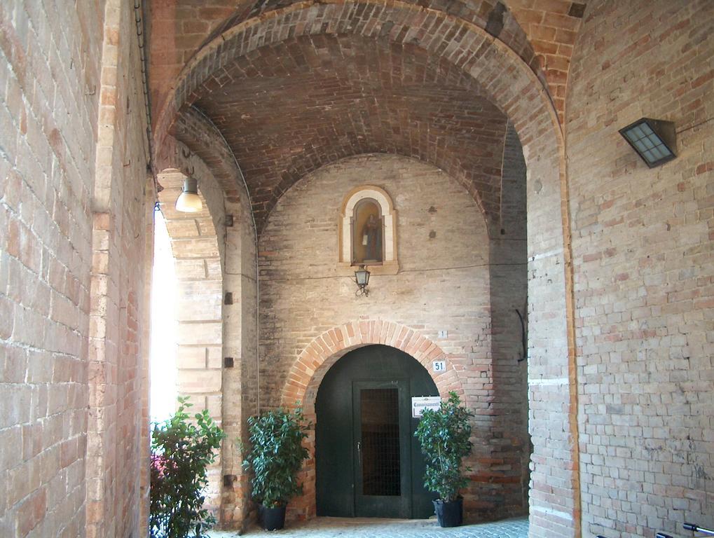 Palazzo Polini-Fioretti Apartment Carassai Zewnętrze zdjęcie
